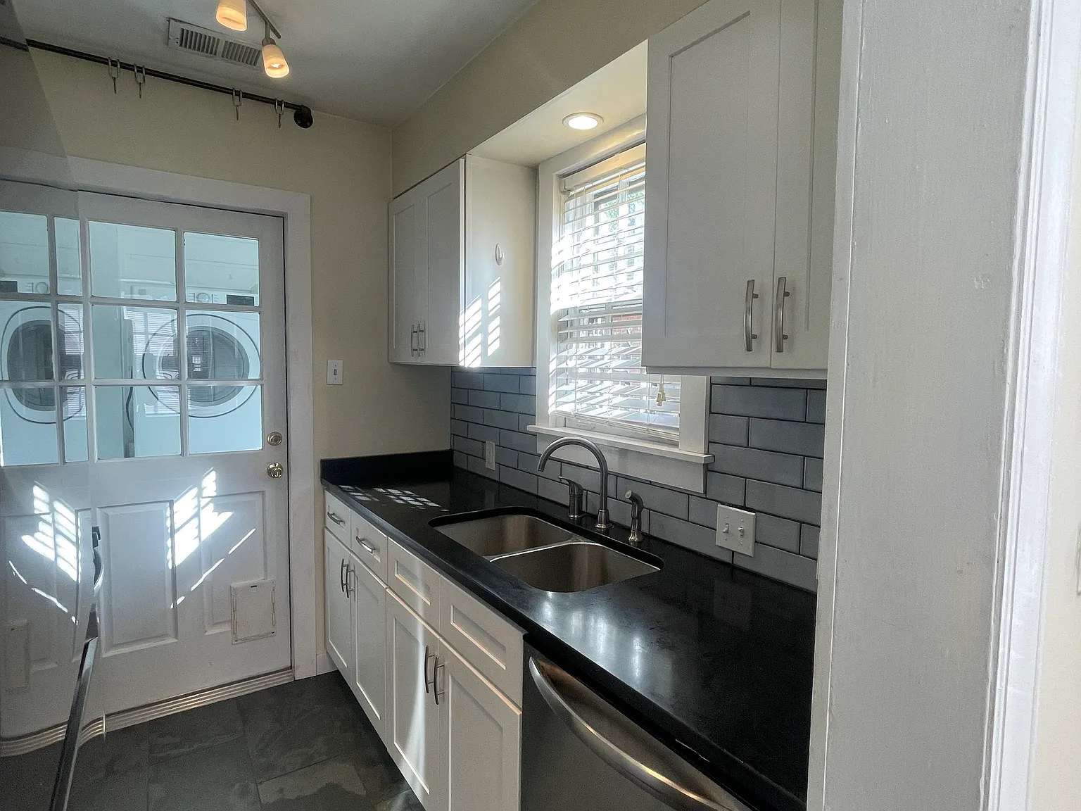 2 bed, $1,200 — Photo 2
