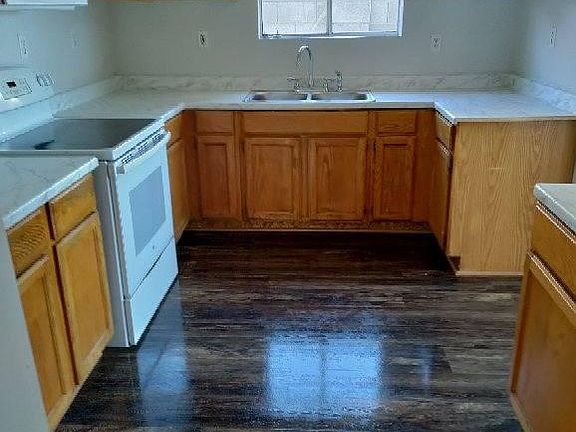 3rd image of 324 W Dr Martin Luther King Jr St