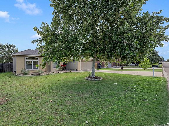 3rd image of 15816 GLENN LN