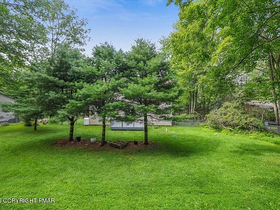 4th image of 122 Tamarack Trl