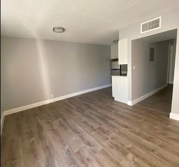 2500 Johnson St — Photo 6