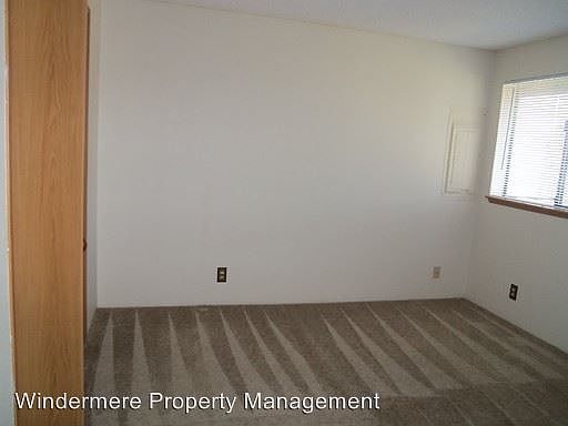 5th image of 229 NE Cedar Ave APT 02