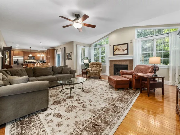 621 Canteridge Dr, Pickerington, OH 43147
