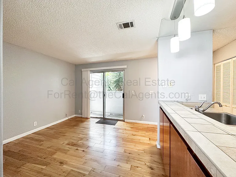 29621 Red Oak Ct #8 — Photo 2