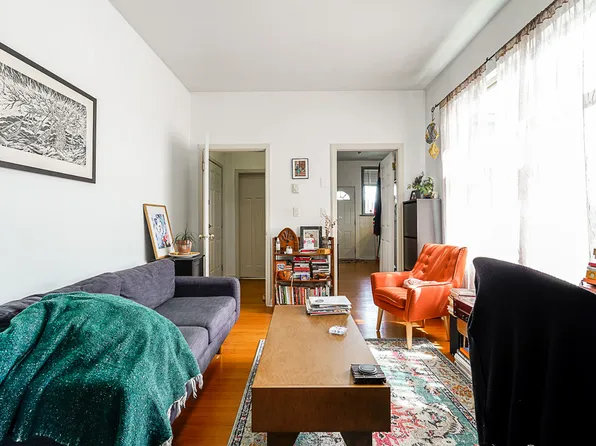 3744 Main St #2, Vancouver, BC V5V 3N7