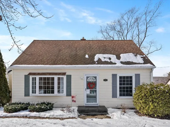 213 Summit DRIVE, Port Washington, WI 53074