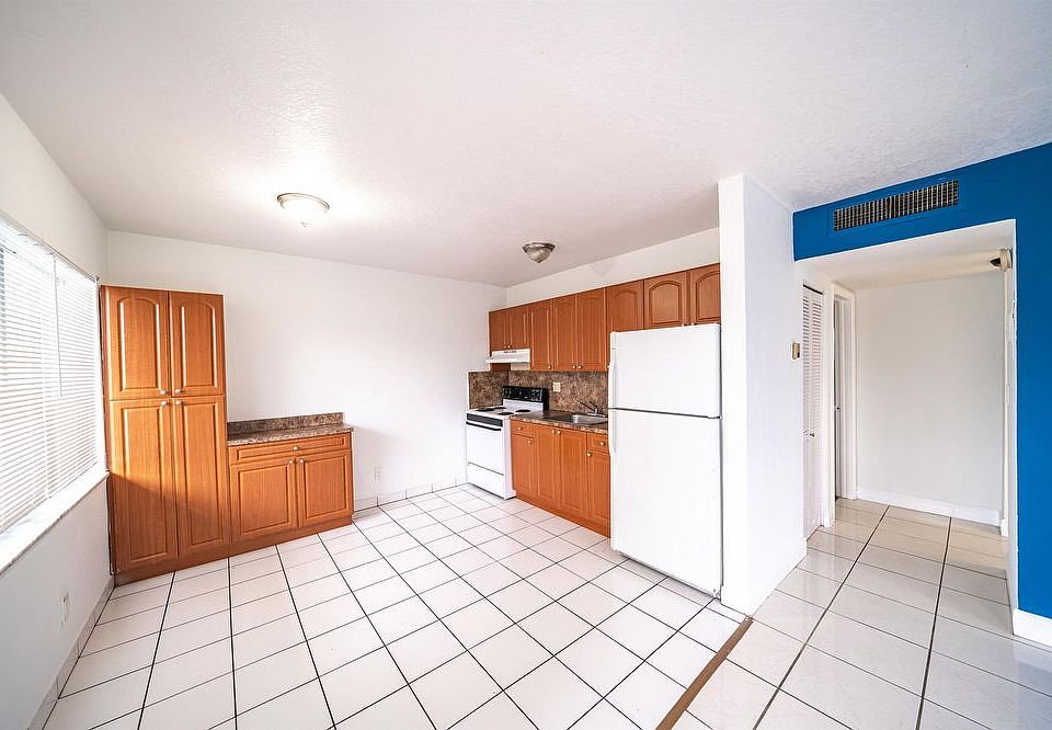 1st image of 3760 Southwest Ave #10