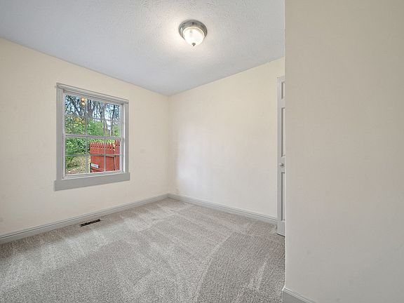 5th image of 150 Lawton Rd