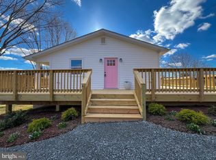 22 Hopewell Ln, Sperryville, VA 22740