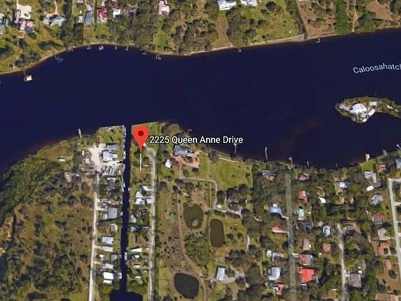 4th image of 2225 Queen Anne Dr