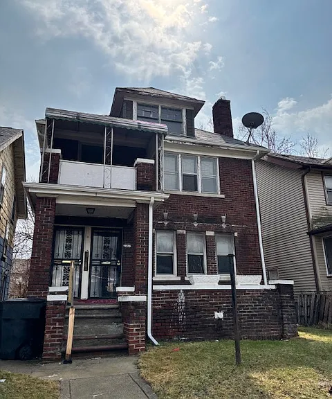 2285 Cortland St — Photo 1