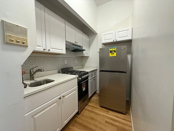 4th image of 304 E 78th St #3