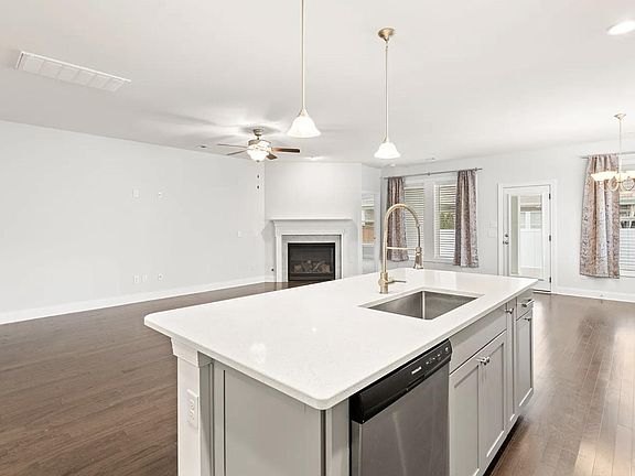 3rd image of 102 Saddlewood Ln
