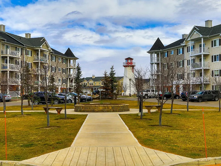 31 Country Village Mnr NE — Photo 9