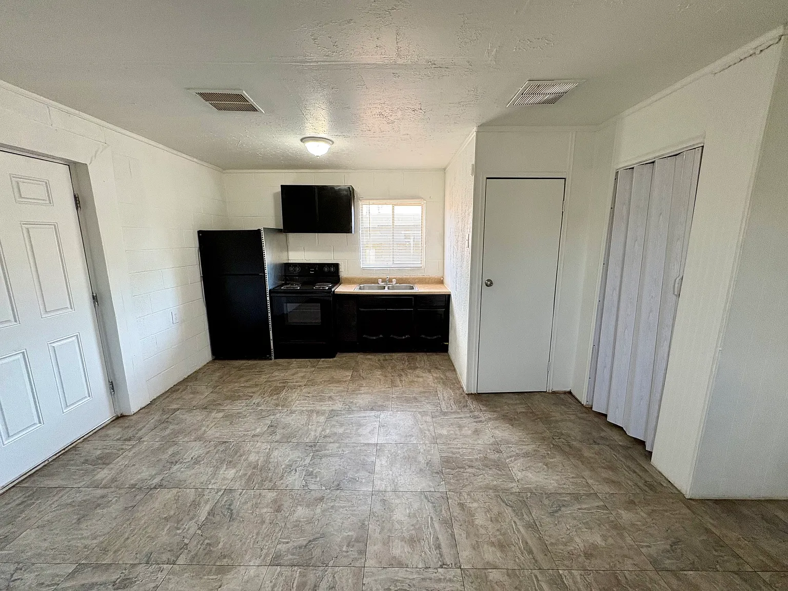Studio, 324 sqft, $625 — Photo 4