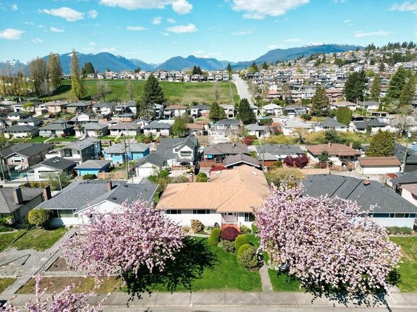 4819 Fairlawn Dr, Burnaby, BC V5C 3R7