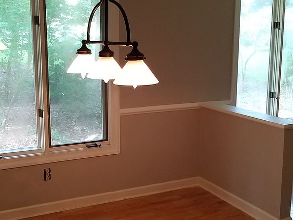 5th image of 105 Idaho Cir