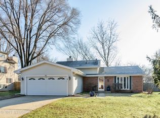 16 S Birchwood Dr, Naperville, IL