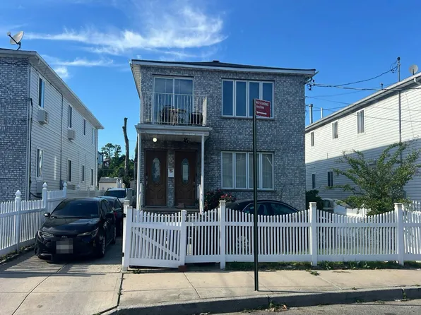 13706 249th St, Rosedale, NY 11422