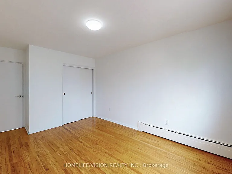 9901 Yonge St #4 — Photo 27