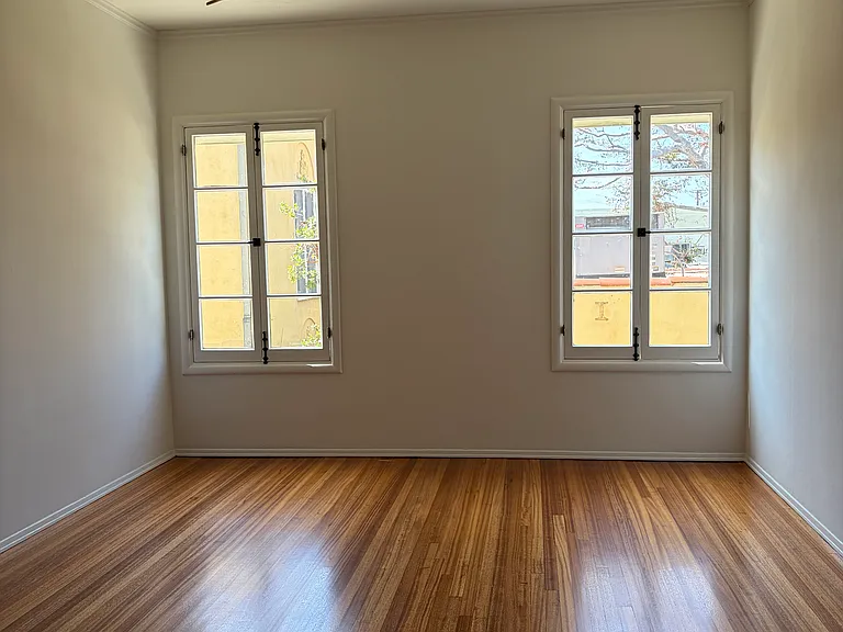 1342 N Laurel Ave #101 — Photo 11