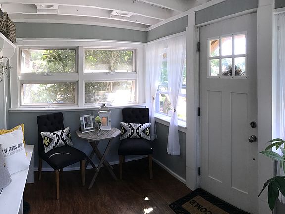 Screened in sun porch