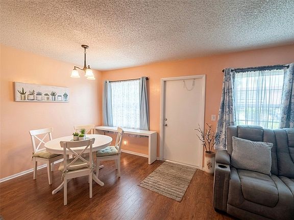 5th image of 28 Pine Arbor Ln APT 105
