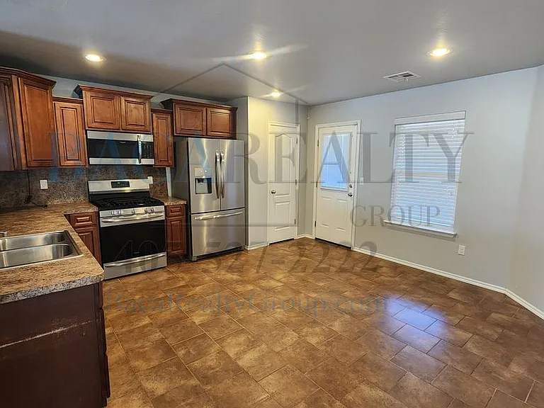 823 Monarch Way — Photo 5