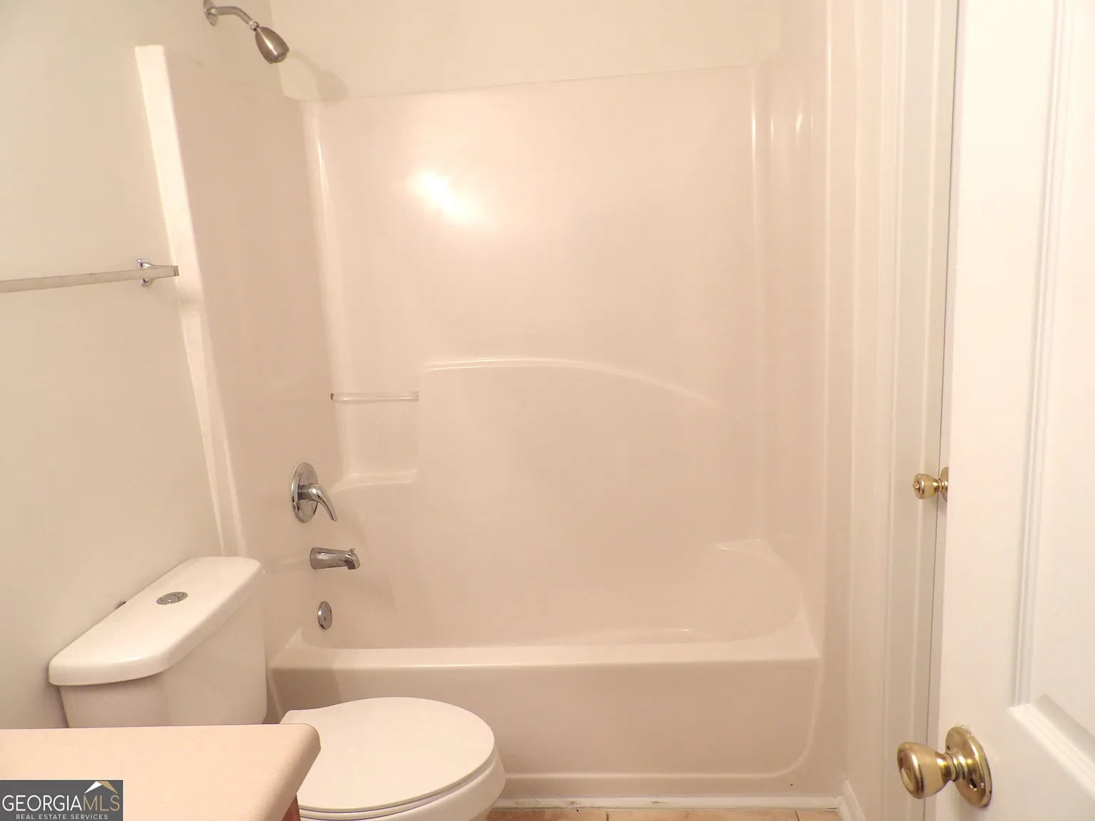 4 bed, 3.0 bath, 1885 sqft, $2,200 — Photo 3