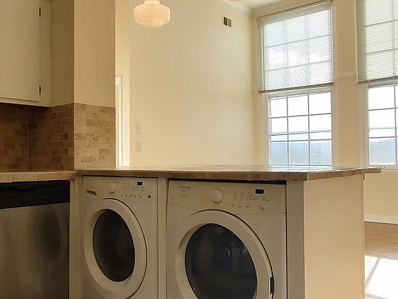 3rd image of 81 Dartmouth St APT 305