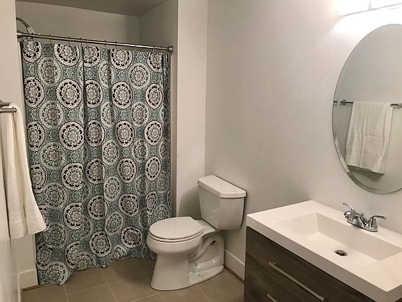5th image of 15 W Old St APT 1