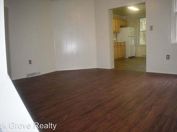 3rd image of 179 Maple Ave