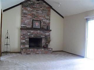 LIVING ROOM W/FIREPLACE