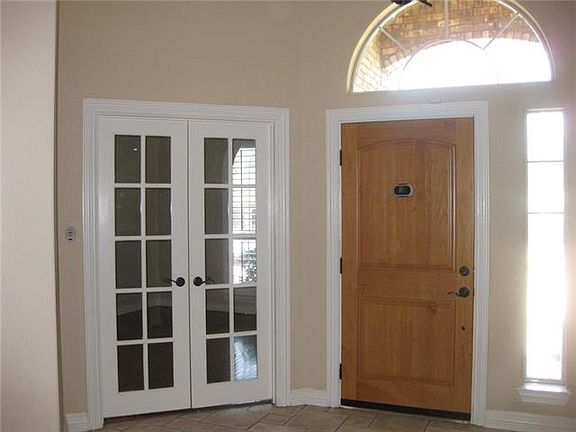 2nd image of 1208 Oak Grove Ln