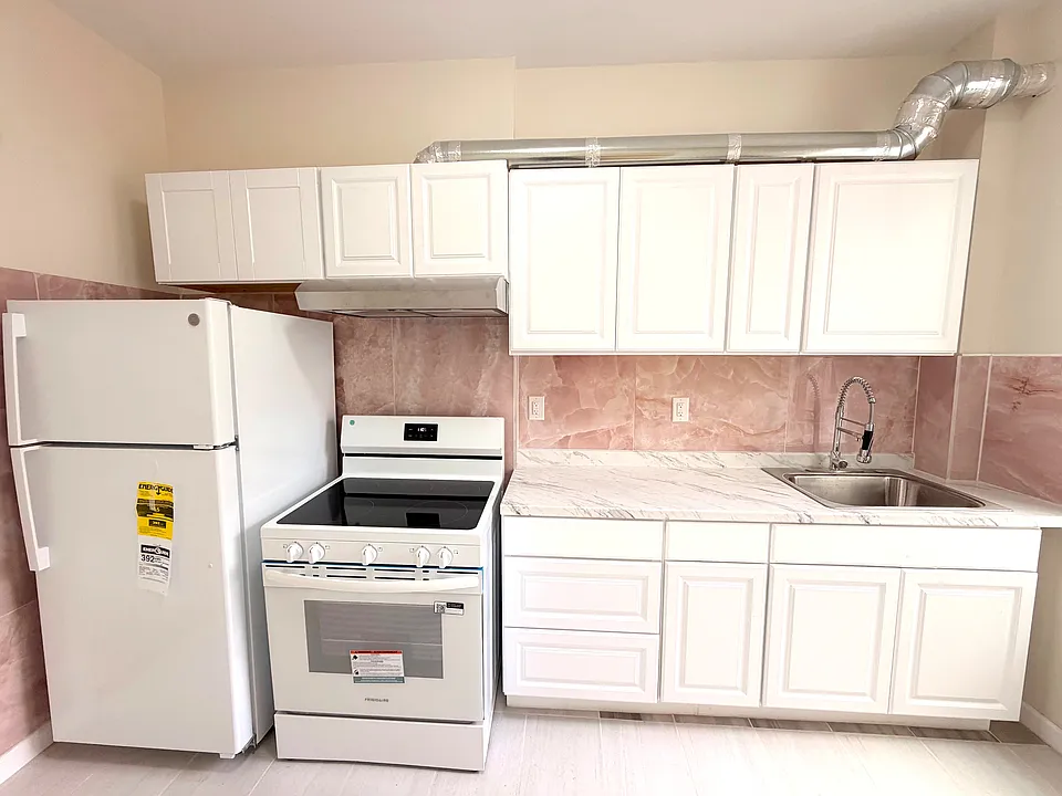 26-10 18th St #14