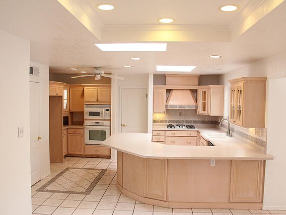 2nd image of 9541 Desert Hills Ln