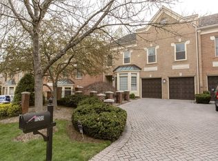 11209 Potomac Crest Dr, Rockville, MD 20854