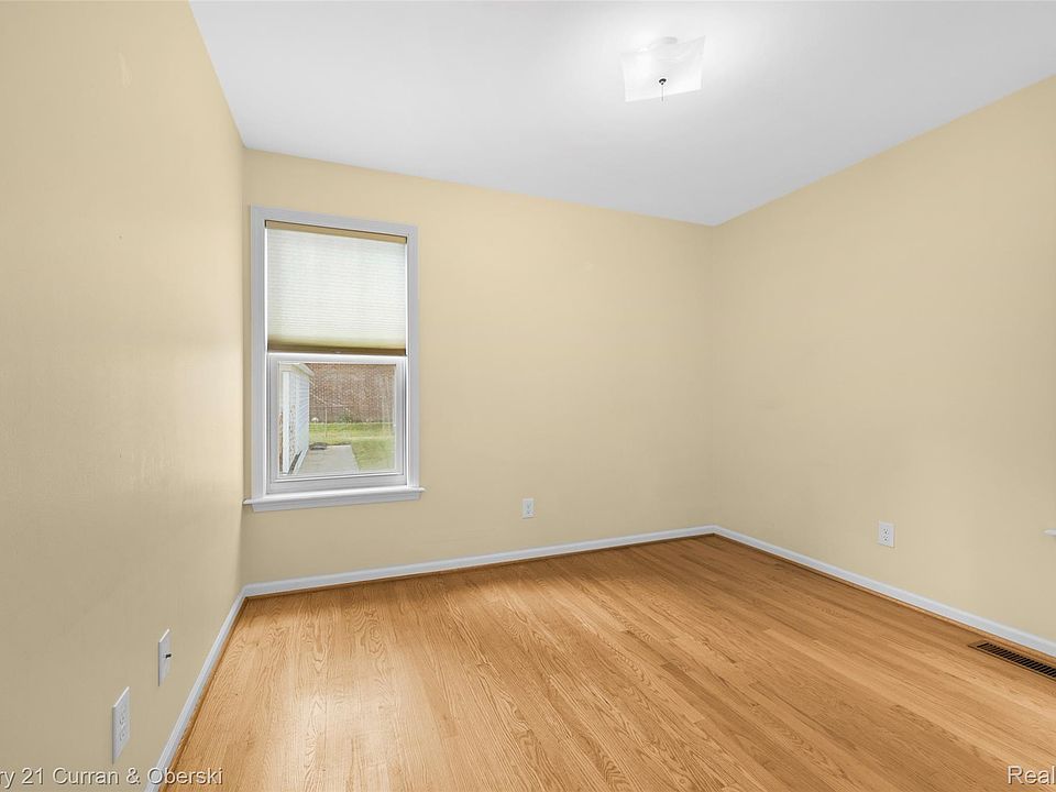 23035 Marlboro St, photo 15