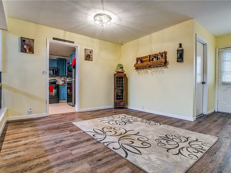1330 El Camino Real — Photo 5