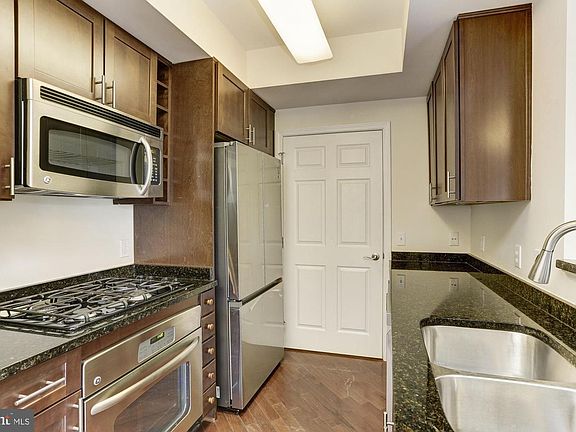 3rd image of 2101 N Monroe St APT 216