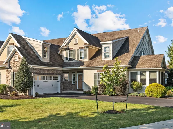 53 S Village Cir, Palmyra, PA 17078