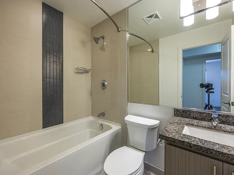 130 Raglan Ave — Photo 12