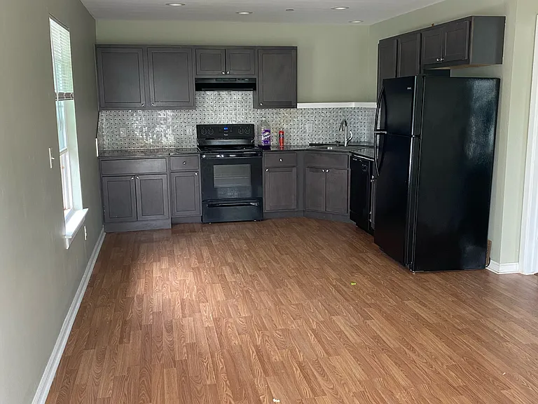 1607 NW 19th St #3 — Photo 1