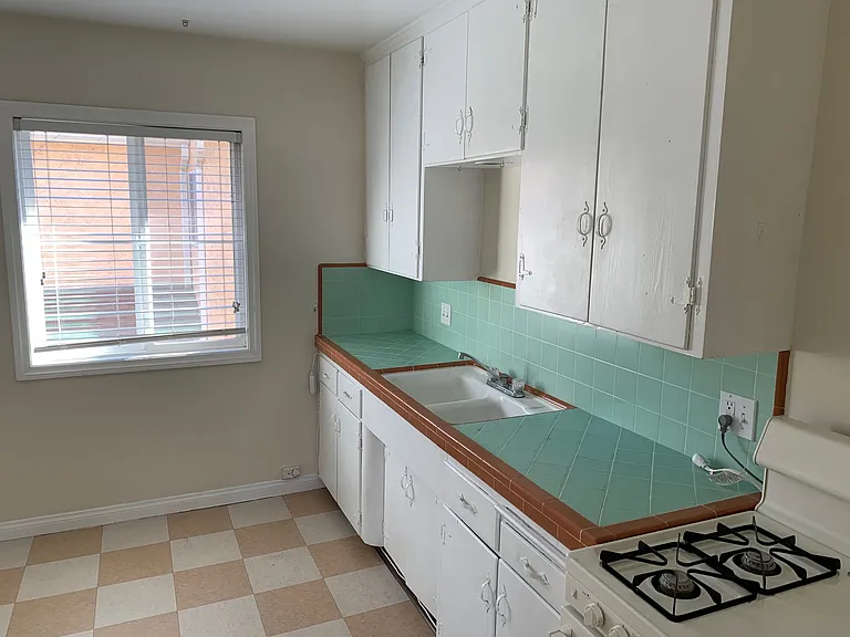4664 Hamilton St #4664.5 — Photo 9