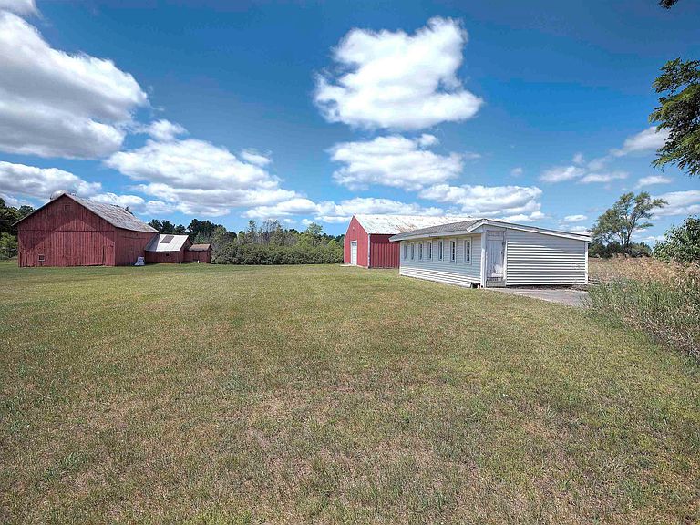 Listing photo 5