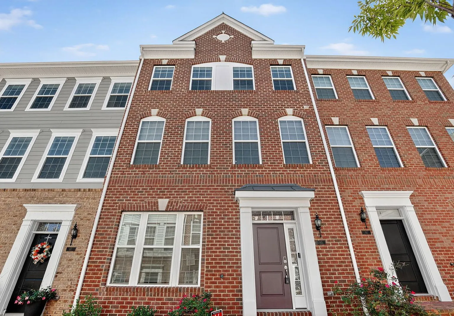 3 bed, 2.5 bath, 2046 sqft, $3,050 — Photo 1