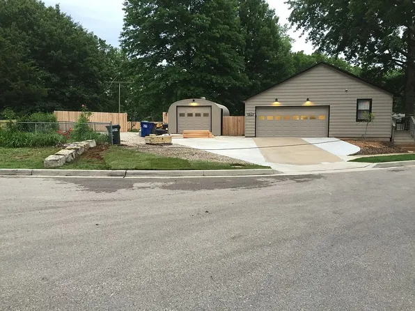 812 Arizona Ct, Lawrence, KS 66049