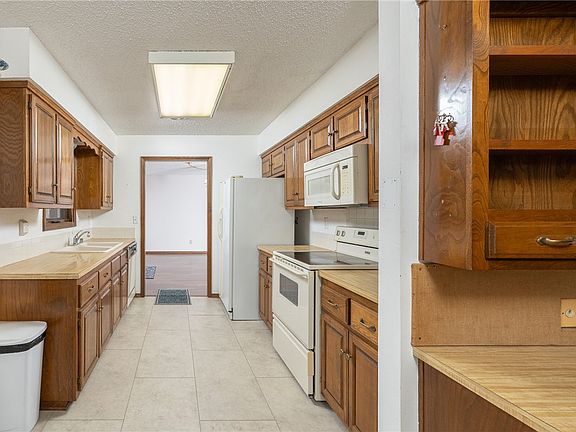 3rd image of 6 Ashfield Ln