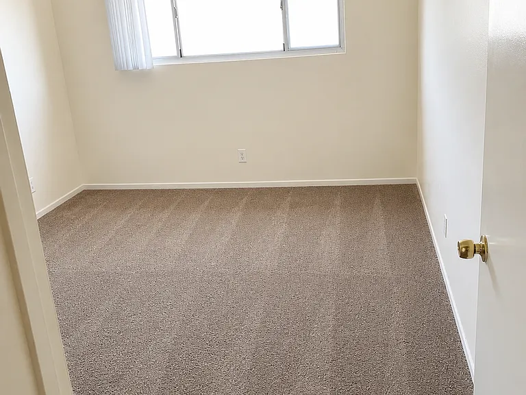 1020 Carob Way — Photo 3