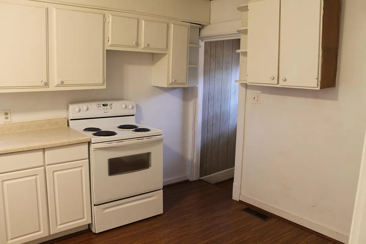 Unit Photo - 707 W Main St